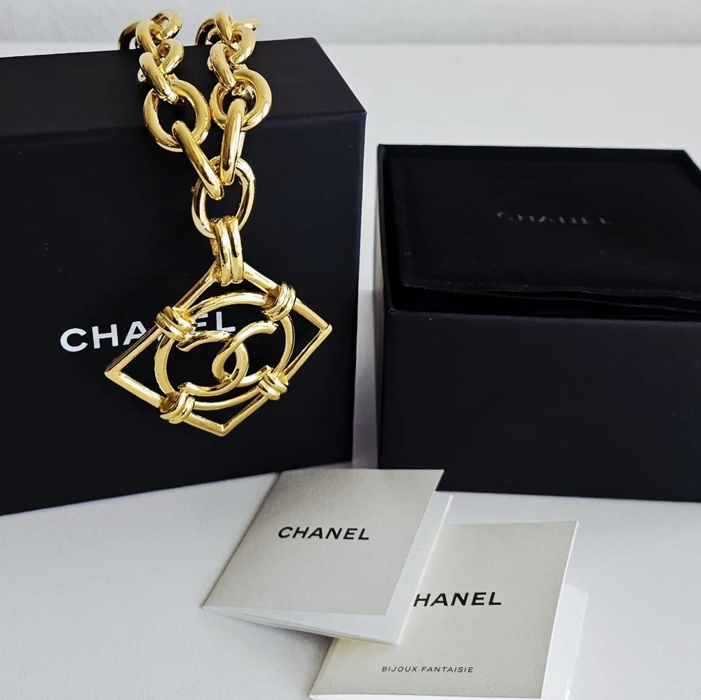 Chanel Gold-plated CC Logo Medallion Chunky Necklace